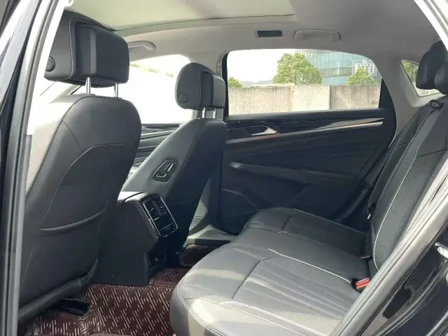 Volkswagen Passat — Фото автомобиля 7