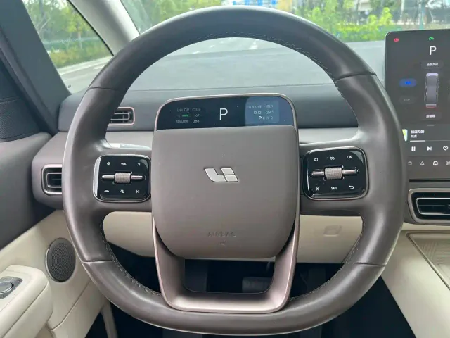 Li Auto MEGA — Фото автомобиля 16