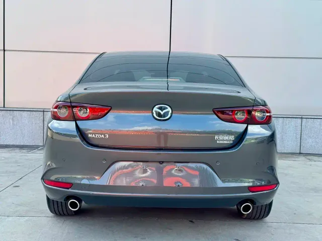 Mazda Axela — Фото автомобиля 5