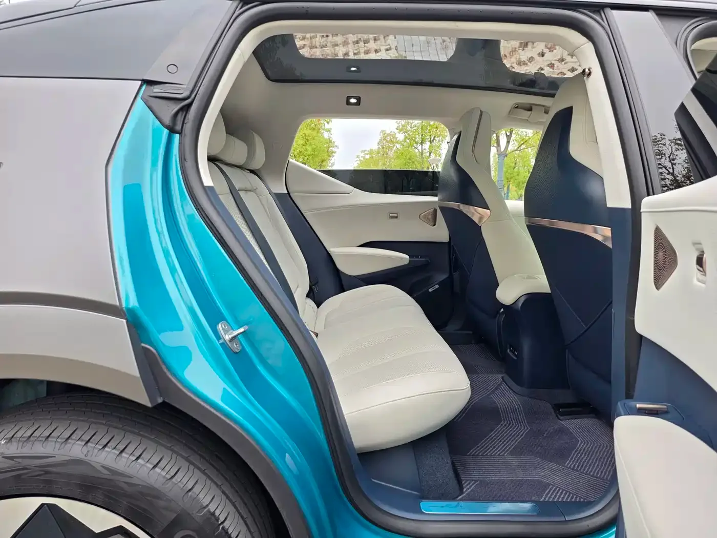 ZEEKR Zeekr X 2023 4WD YOU Edition 5-seater — Фото автомобиля 11