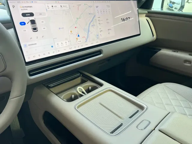 Li Auto L8 — Фото автомобиля 24