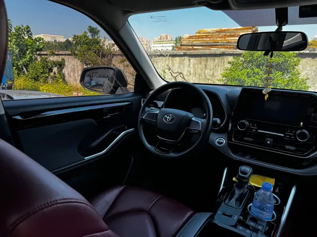 Toyota Highlander — Фото автомобиля 9