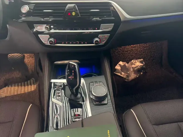 BMW 5 Series — Фото автомобиля 11