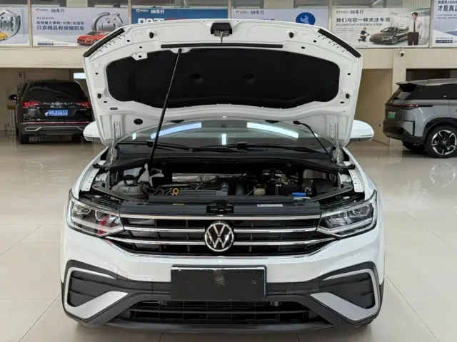 Volkswagen Tiguan L — Фото автомобиля 7