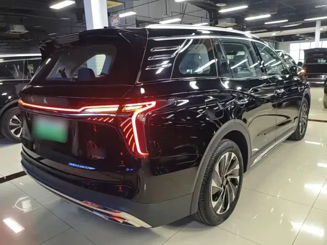 Hongqi HS7 PHEV — Фото автомобиля 6