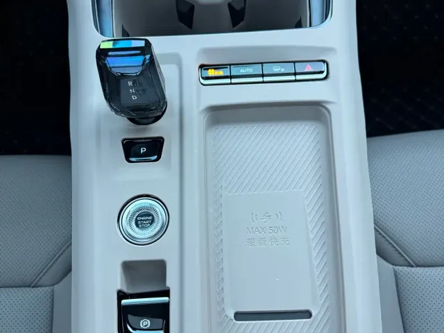 Geely Boyue L — Фото автомобиля 16