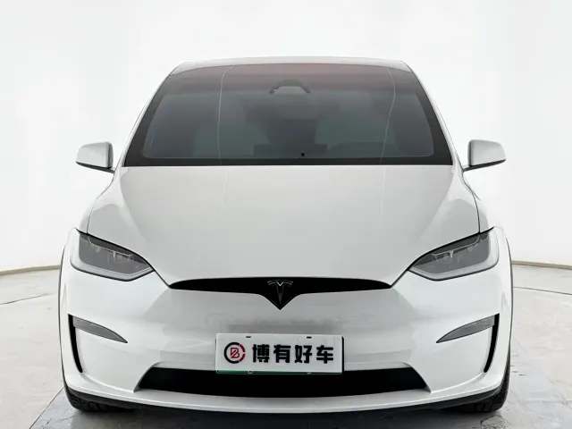 Tesla Model X — Фото автомобиля 2