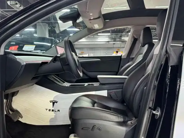 Tesla Model Y — Фото автомобиля 7