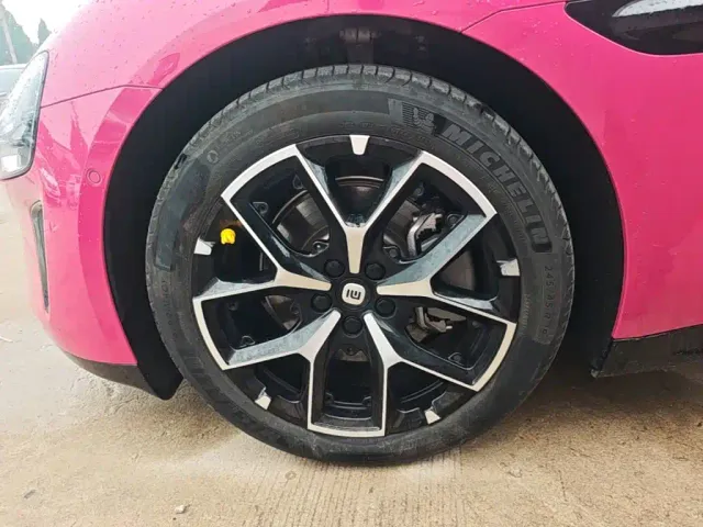 Xiaomi SU7 — Фото автомобиля 22