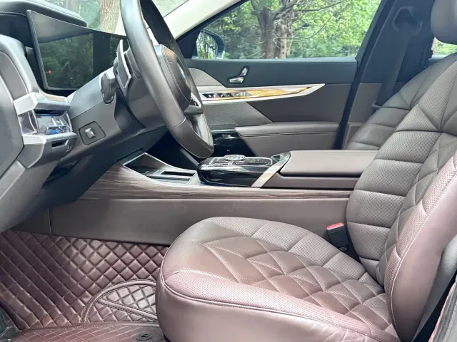 BMW 7 Series — Фото автомобиля 3