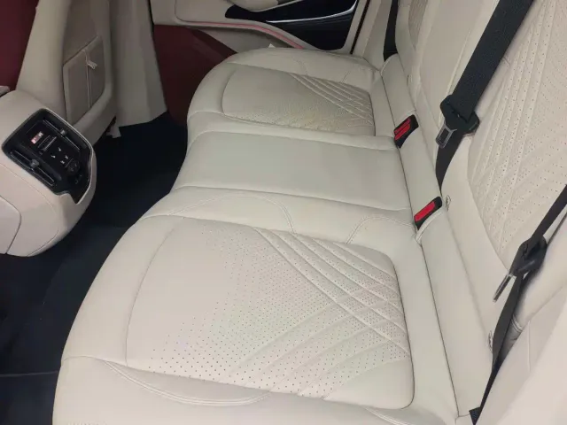 Aston Martin DBX — Фото автомобиля 4