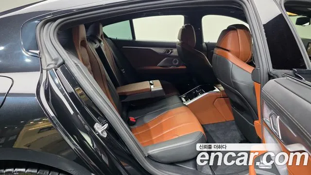 BMW 8 Series G15 — Фото автомобиля 18