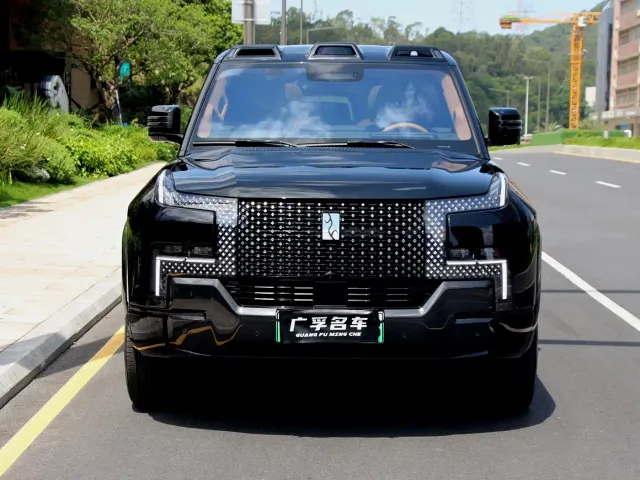 BYD U8L — Фото автомобиля 2