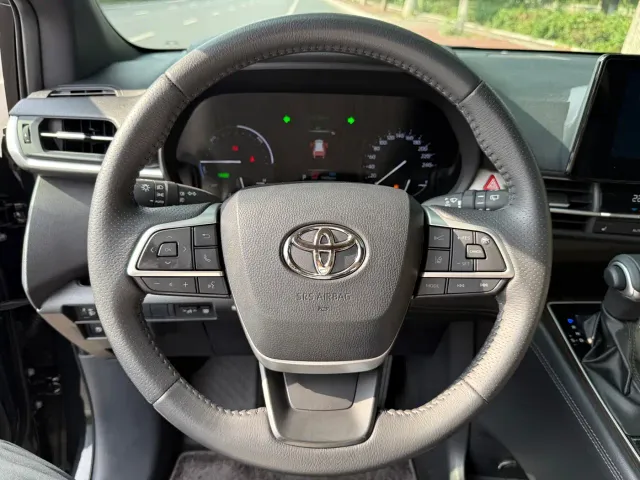Toyota Sienna — Фото автомобиля 10
