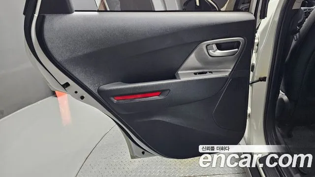 Kia Niro — Фото автомобиля 14