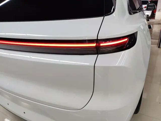 Li Auto L6 — Фото автомобиля 7