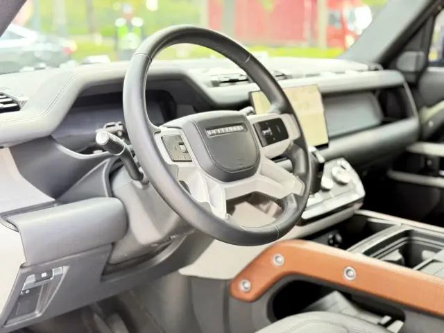Land Rover Defender — Фото автомобиля 14