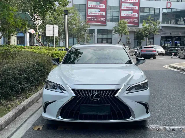 Lexus ES — Фото автомобиля 2