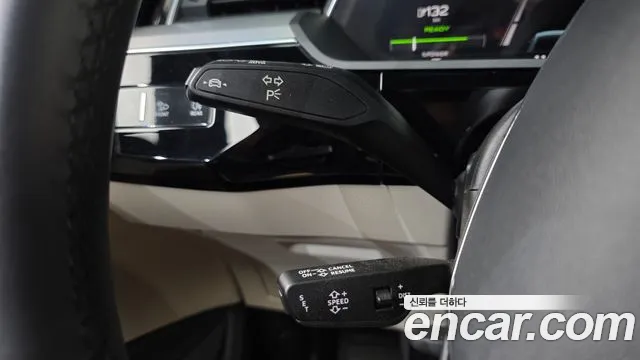 Audi e-tron — Фото автомобиля 18