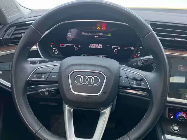 Audi Q3 — Фото автомобиля 12