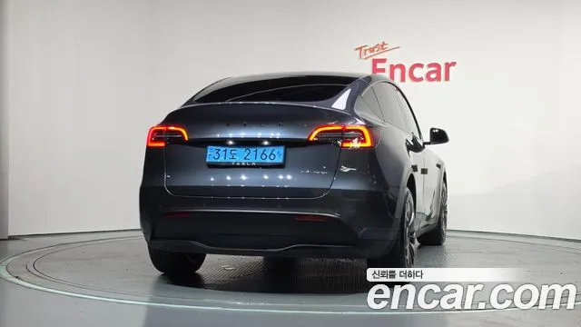 Tesla Model Y — Фото автомобиля 2