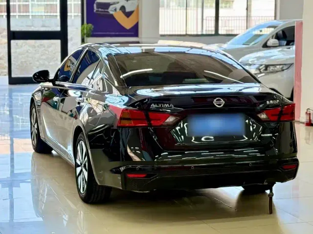 Nissan Teana — Фото автомобиля 4