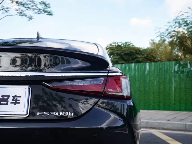 Lexus ES — Фото автомобиля 6