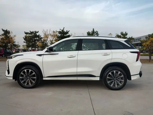 Changan CS75 Plus — Фото автомобиля 2