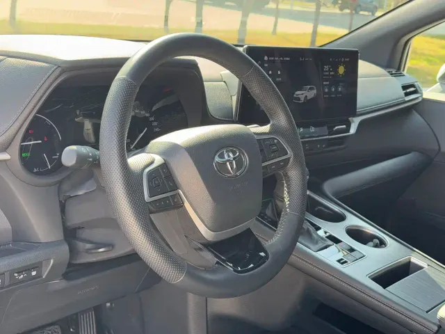 Toyota Sienna — Фото автомобиля 18