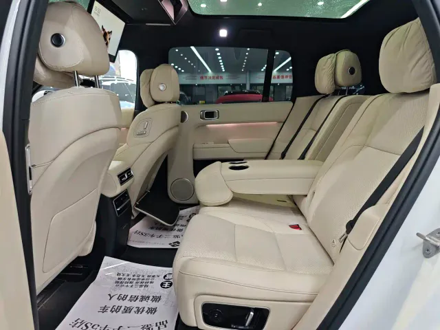 Li Auto L7 — Фото автомобиля 11