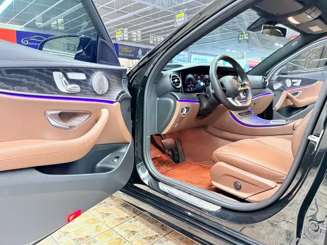 Mercedes-Benz E-Class — Фото автомобиля 12