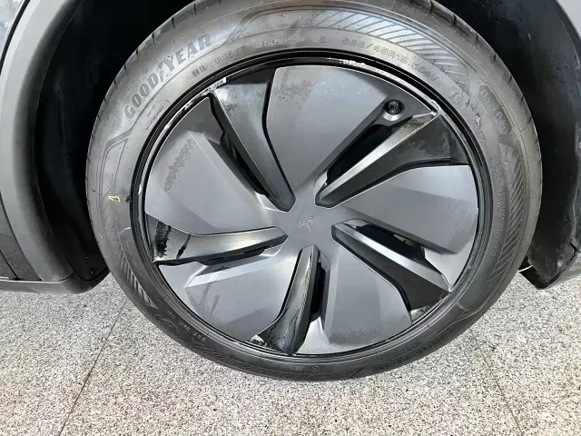 Tesla Model Y — Фото автомобиля 22