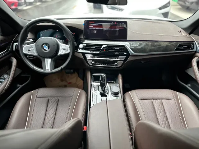 BMW 5 Series — Фото автомобиля 4