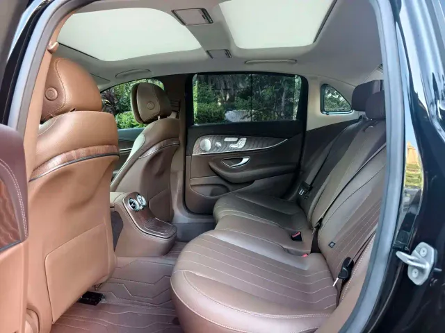 Mercedes-Benz E-Class — Фото автомобиля 10
