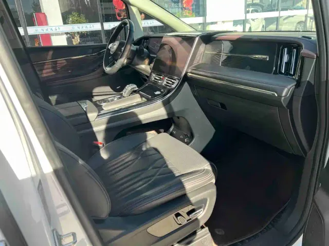 GAC Trumpchi M8 — Фото автомобиля 14