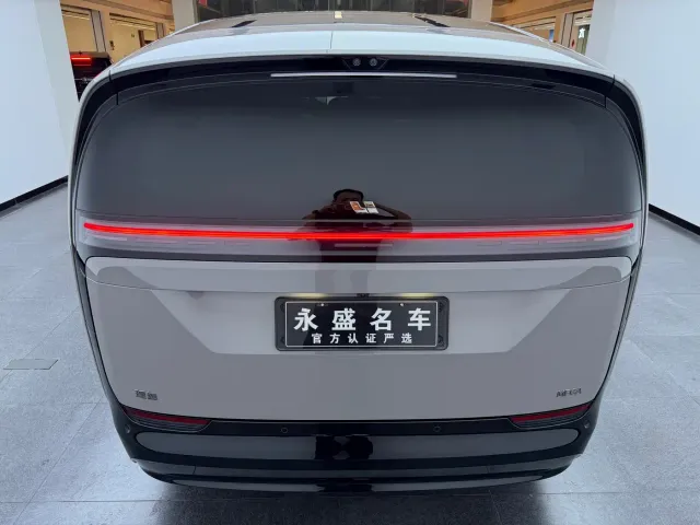 Li Auto MEGA — Фото автомобиля 29