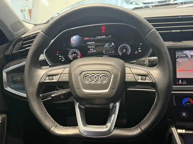 Audi Q3 — Фото автомобиля 11