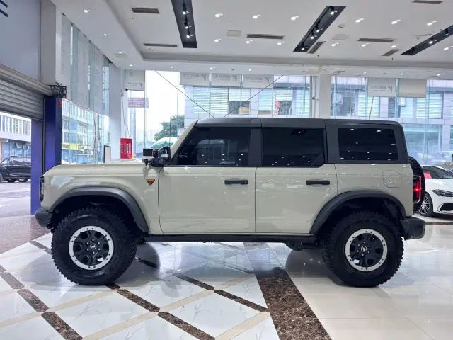 Ford Bronco — Фото автомобиля 12