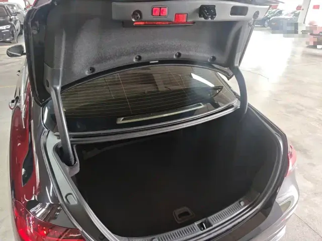 Mercedes-Benz E-Class — Фото автомобиля 18