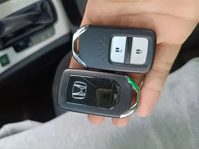 Honda Fit — Фото автомобиля 8