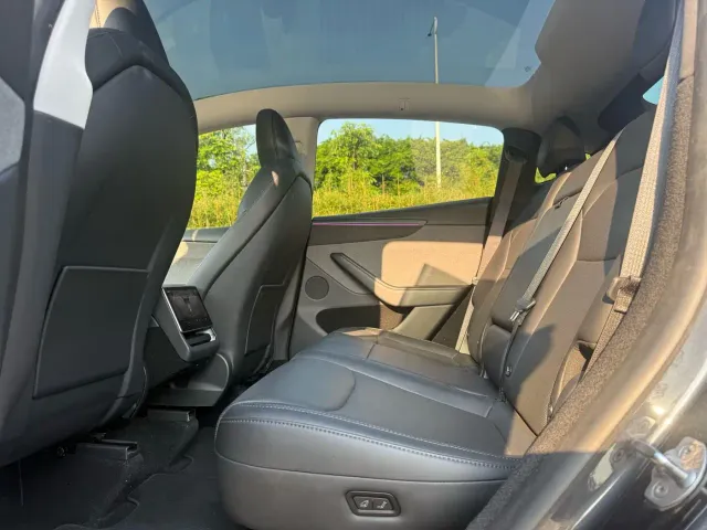 Tesla Model Y — Фото автомобиля 8