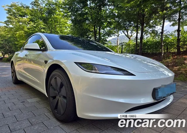 Tesla Model 3 — Фото автомобиля 8