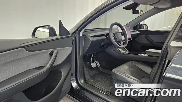 Tesla Model Y — Фото автомобиля 10