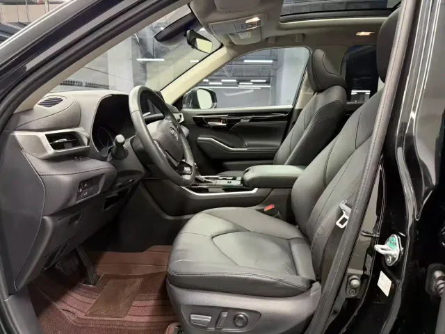 Toyota Highlander — Фото автомобиля 8