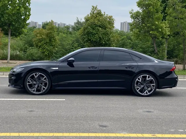 Audi A7L — Фото автомобиля 4