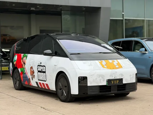 Li Auto MEGA — Фото автомобиля 3