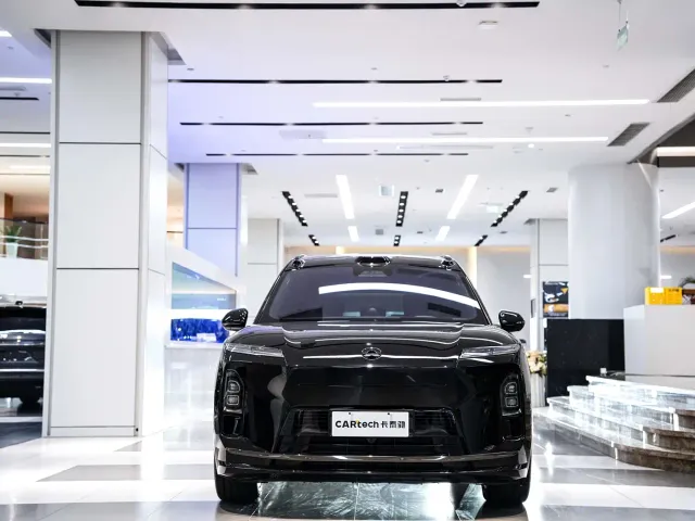 Nio ES8 — Фото автомобиля 5