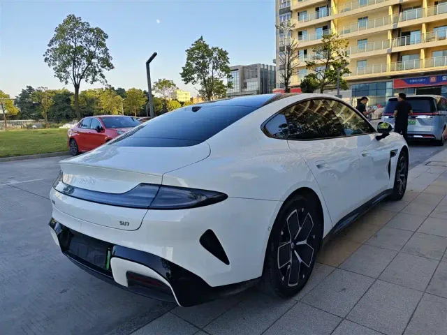 Xiaomi SU7 — Фото автомобиля 2