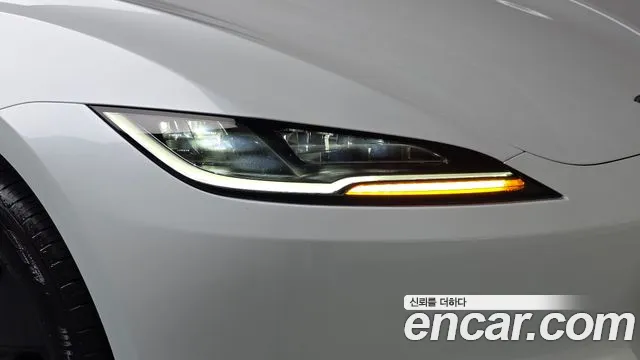 Tesla Model 3 — Фото автомобиля 7