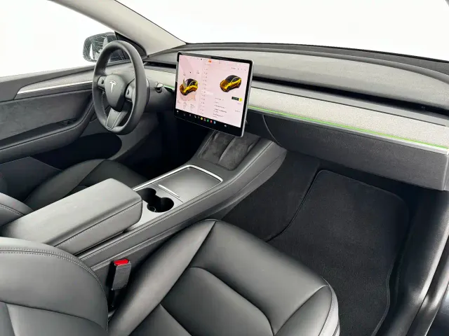 Tesla Model Y — Фото автомобиля 9
